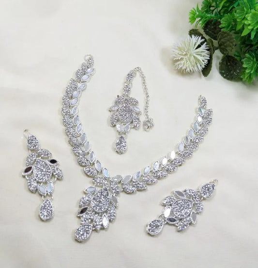 Jewellery set with necklace earring